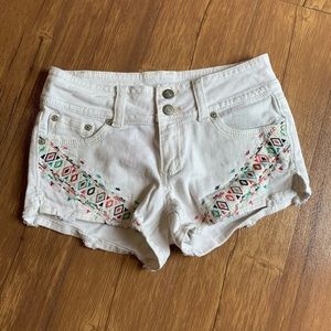 9/$35 Almost Famous White Shorts sz 5